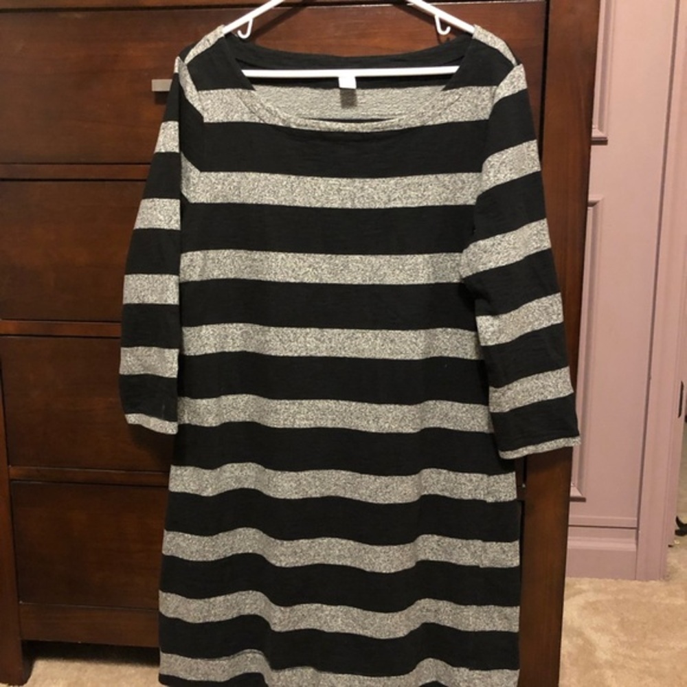 4 for $20 Old Navy Grey and Black Striped Dress. Size Large